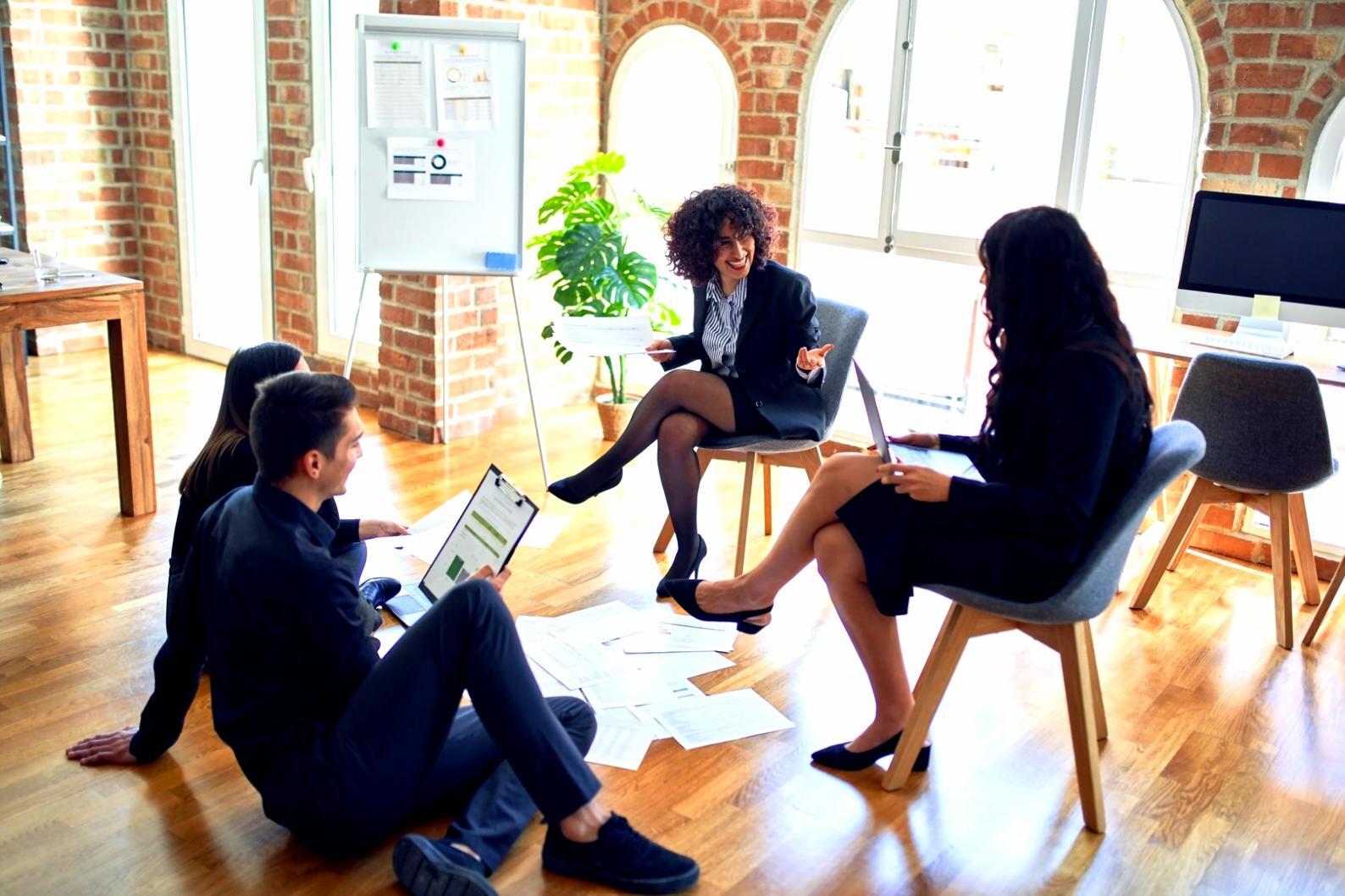 Detaillierte Finanzanalyse und Dokumentenprüfung